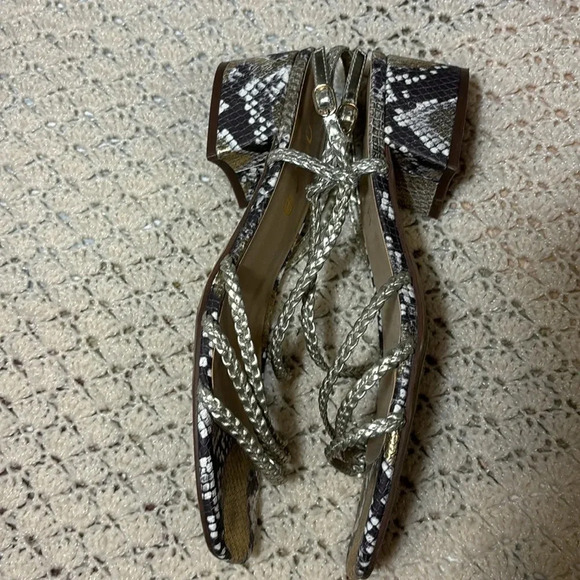 Unisa Rad Gold Metallic Print  Dressy Strappy Sandal size 9.5 - Picture 4 of 9